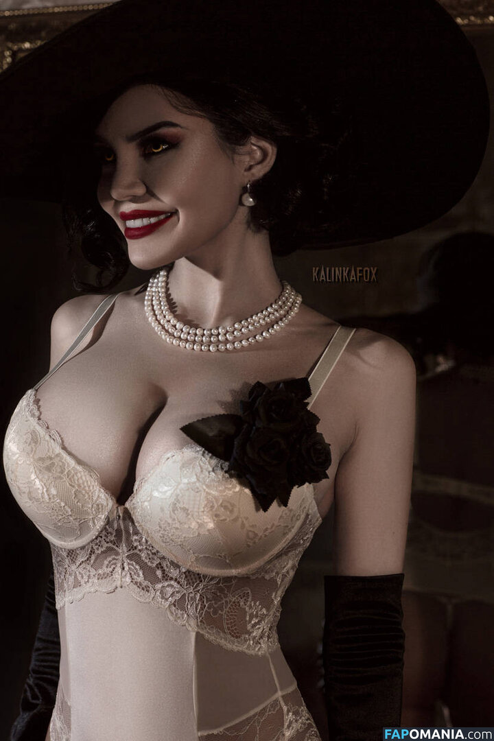 Alcina Dimitrescu and Bela Dimitrescu / Cassandra Dimitrescu / Daniela Dimitrescu / Lady Dimitrescu / ladydumitrescu Çıplak OnlyFans  Sızdırılmış Fotoğraf #8