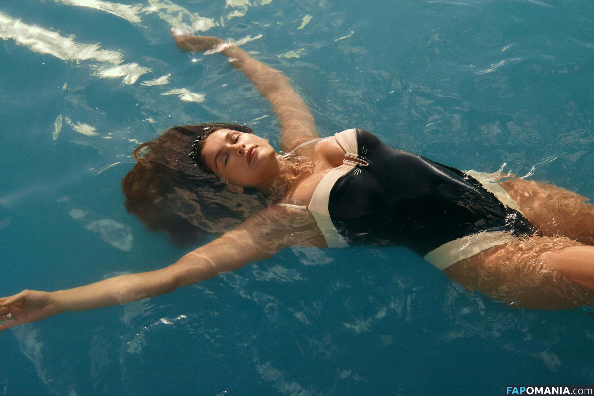 Laetitia Casta / laetitiacasta Çıplak OnlyFans  Sızdırılmış Fotoğraf #2