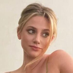 Lili Reinhart