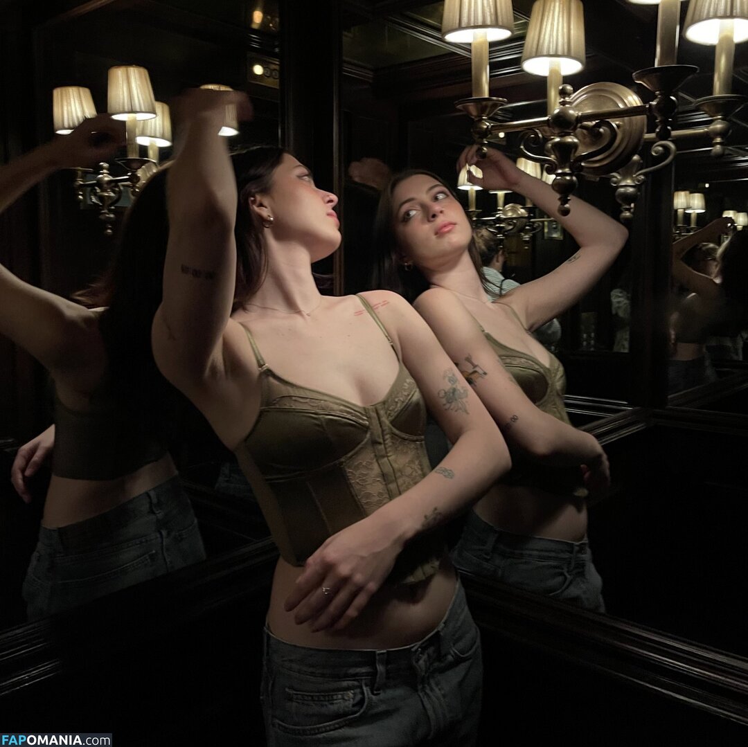 Lizzy McAlpine / jesus_yo / lizzymcalpine Çıplak OnlyFans  Sızdırılmış Fotoğraf #20