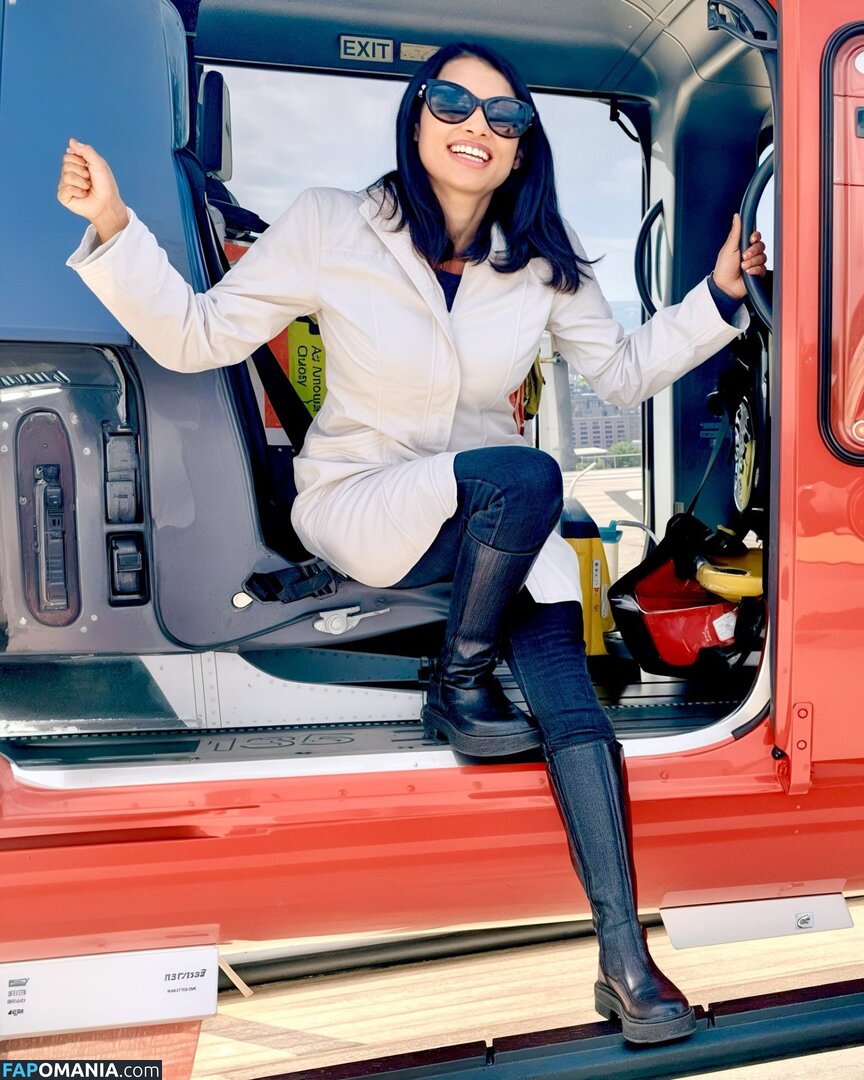 Luxma Gopal TV Presenter Çıplak OnlyFans  Sızdırılmış Fotoğraf #1