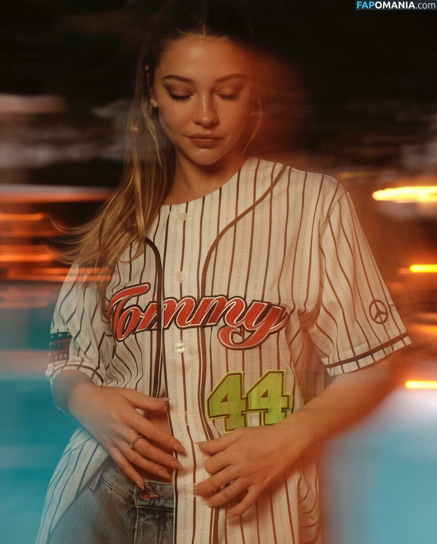 Madelyn Cline / madelyncline Çıplak OnlyFans  Sızdırılmış Fotoğraf #215