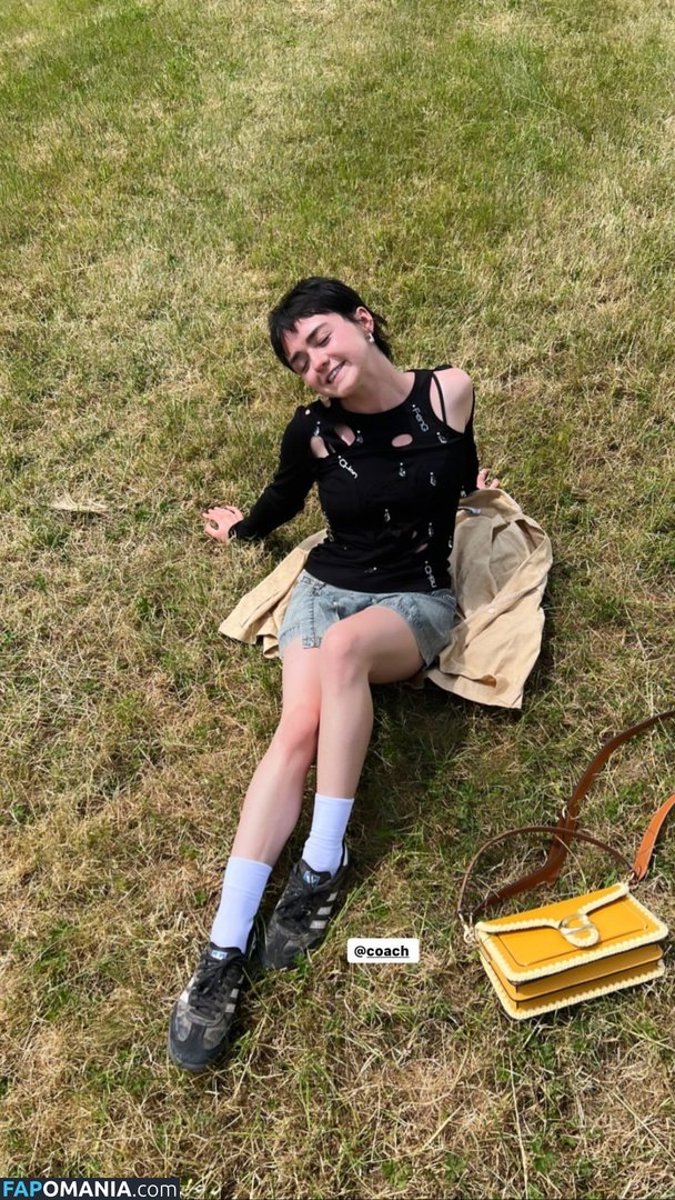Maisie Williams Çıplak Sızdırılmış Fotoğraf #12