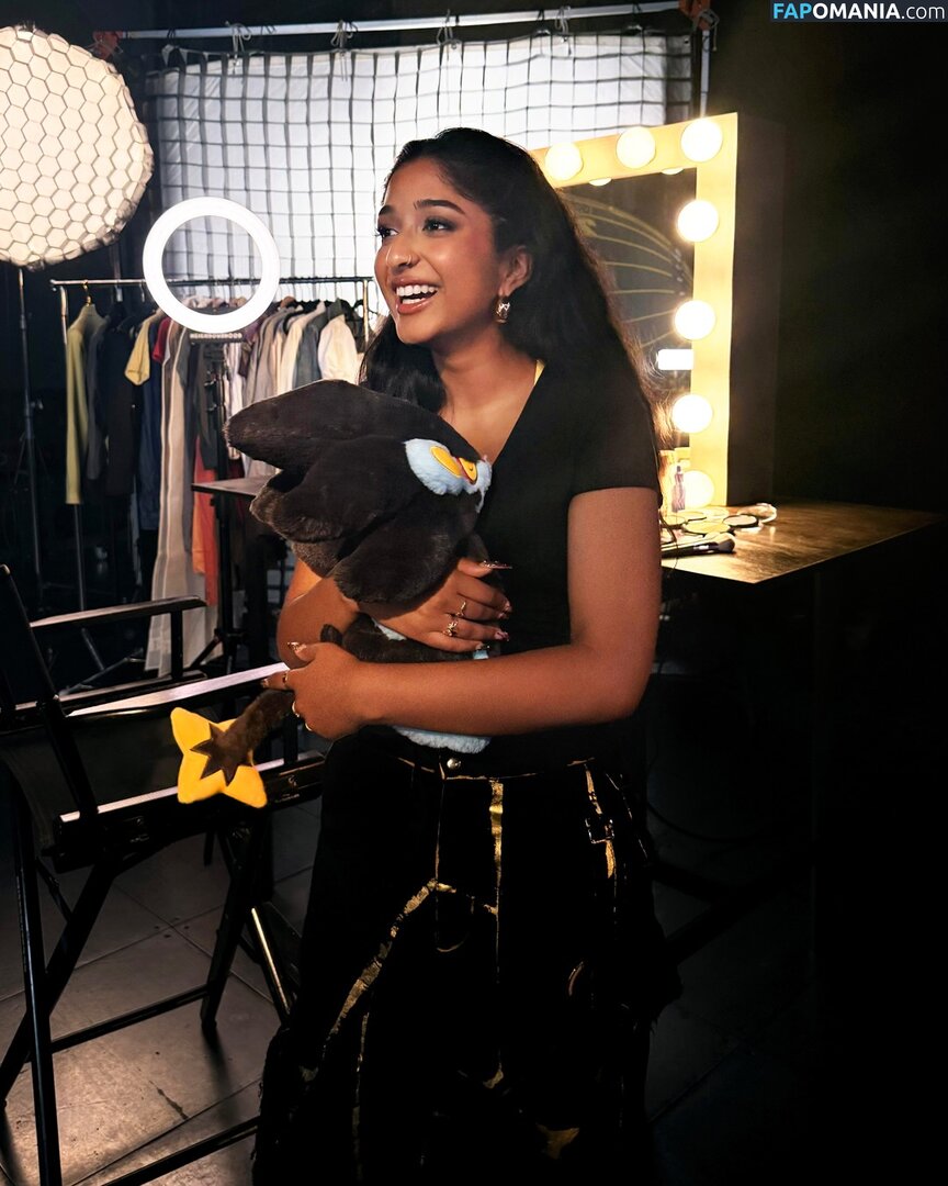 Maitreyi Ramakrishnan / maitreyiramakrishnan / ramakrishnannn Çıplak OnlyFans  Sızdırılmış Fotoğraf #3