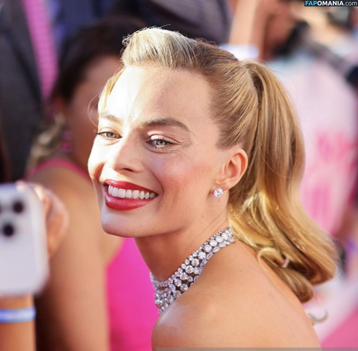Margot Robbie Çıplak Sızdırılmış Fotoğraf #200