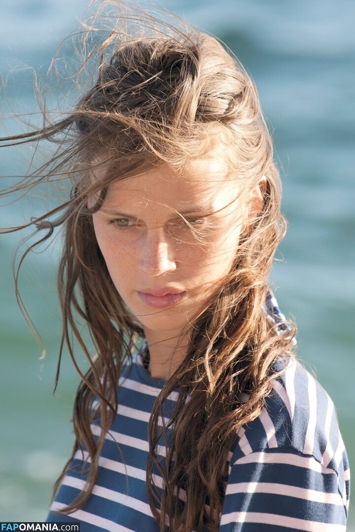 Marine Vacth / https: / marine_vacth / marinvacth Çıplak OnlyFans  Sızdırılmış Fotoğraf #8