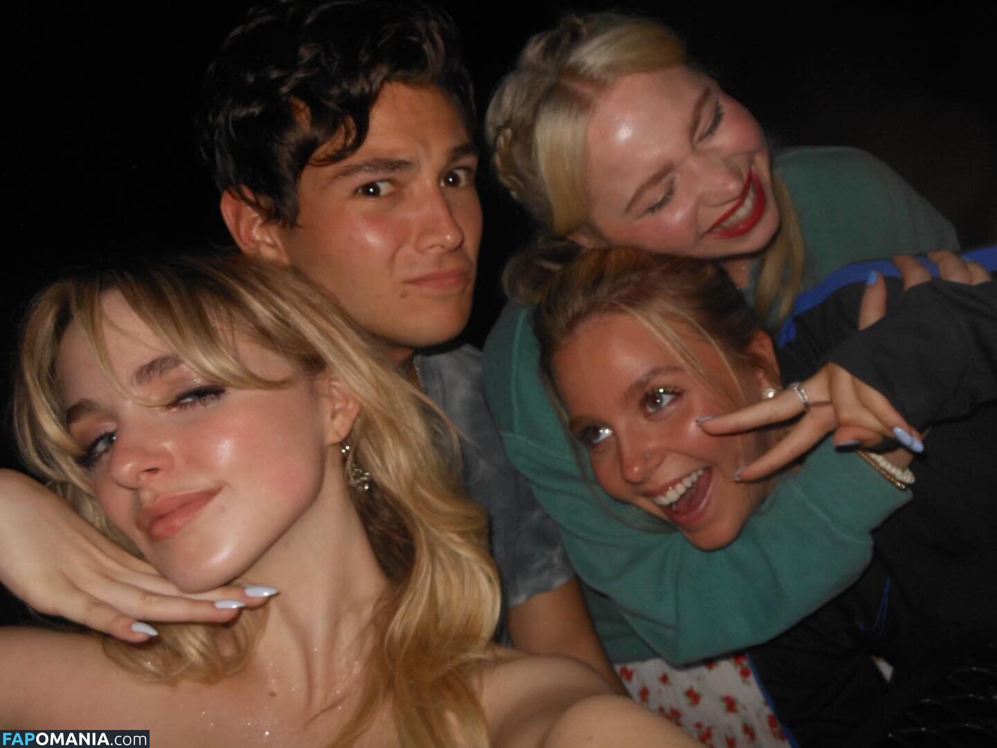 Mckenna Grace / mckennagrace / mckennagraceful Çıplak OnlyFans  Sızdırılmış Fotoğraf #187