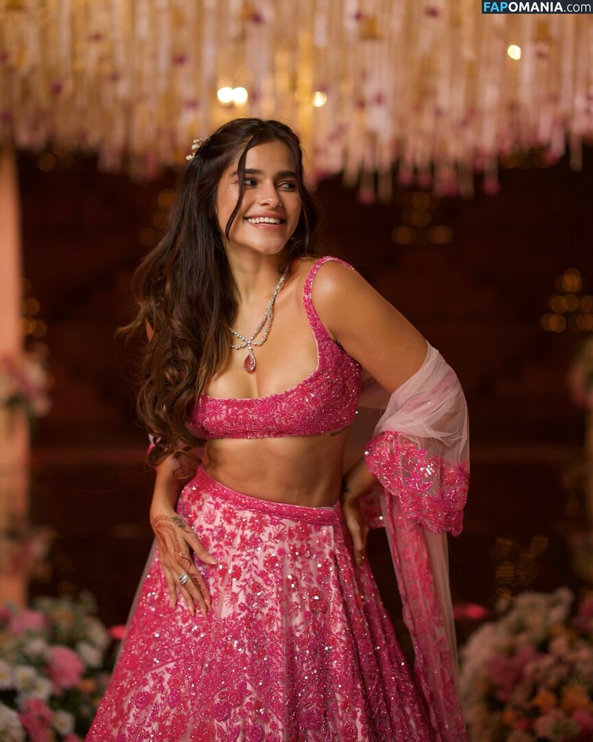 Meghna Kaur / shetroublemaker Çıplak OnlyFans  Sızdırılmış Fotoğraf #3