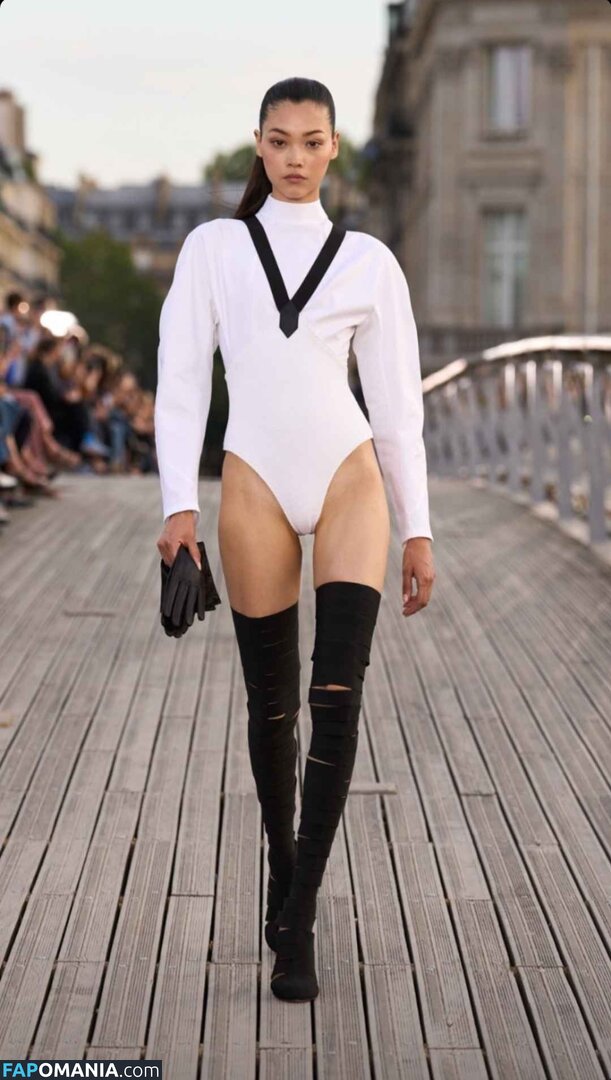 Mika Schneider / mikaschndr Çıplak OnlyFans  Sızdırılmış Fotoğraf #1