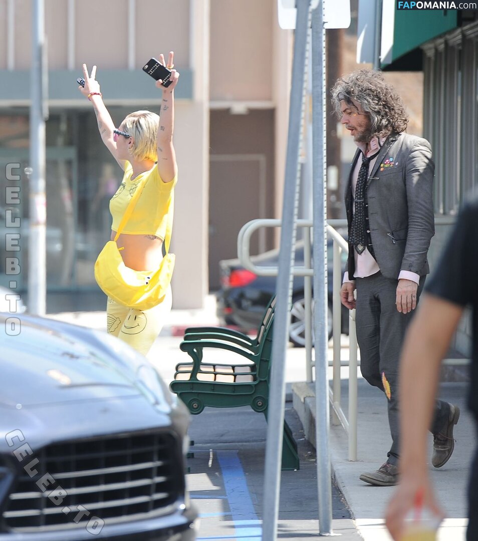Miley Cyrus / https: / mileycyrus Çıplak OnlyFans  Sızdırılmış Fotoğraf #4