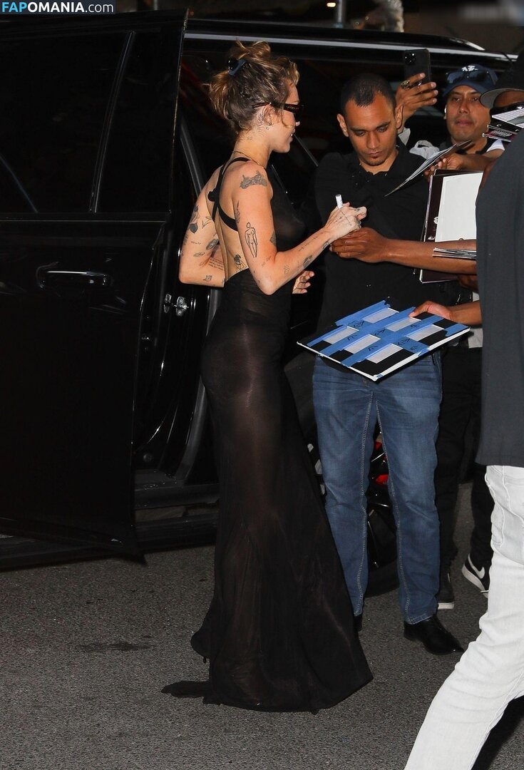 Miley Cyrus / https: / mileycyrus Çıplak OnlyFans  Sızdırılmış Fotoğraf #20