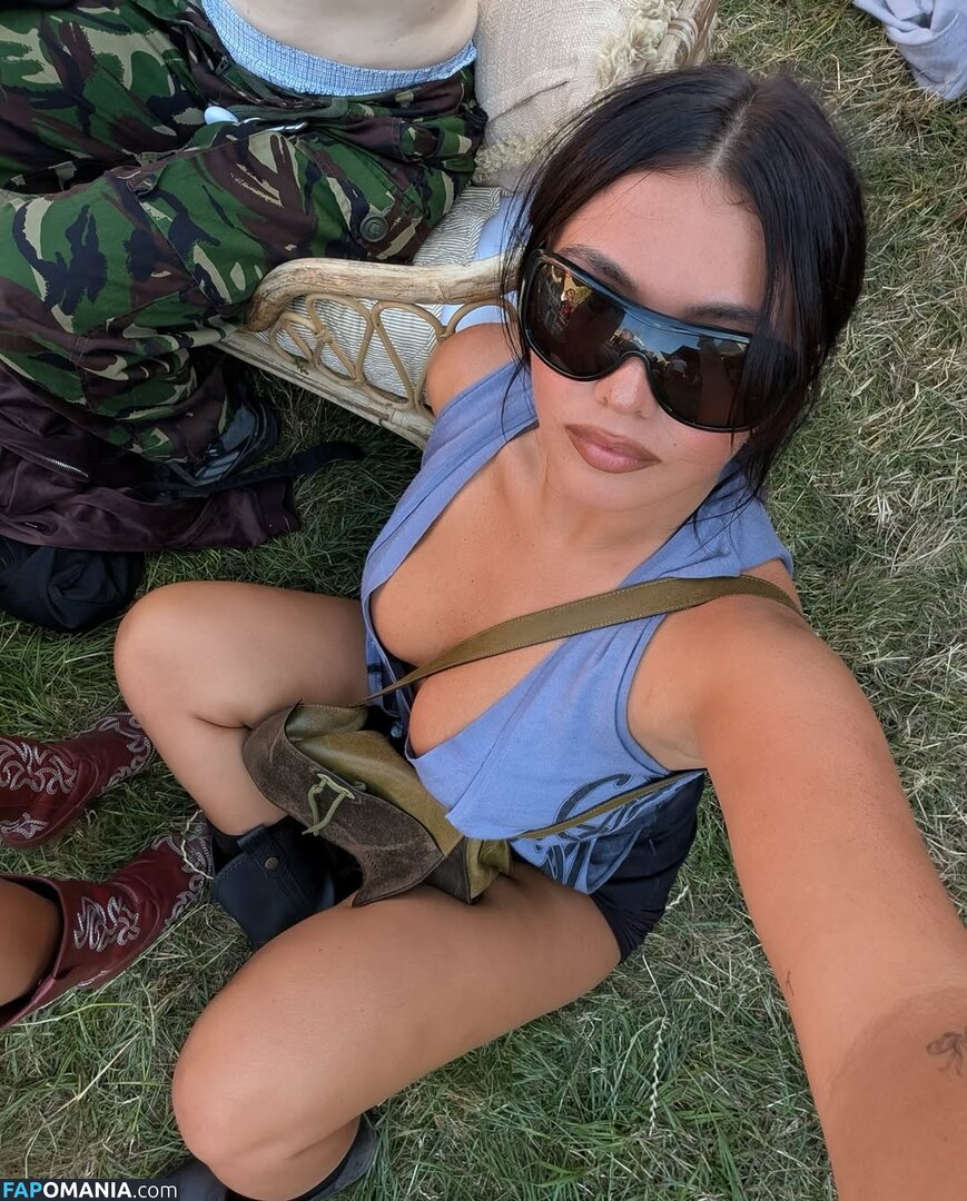 Millie Hannah / explicittbabe / milliehannahhh Çıplak OnlyFans  Sızdırılmış Fotoğraf #3