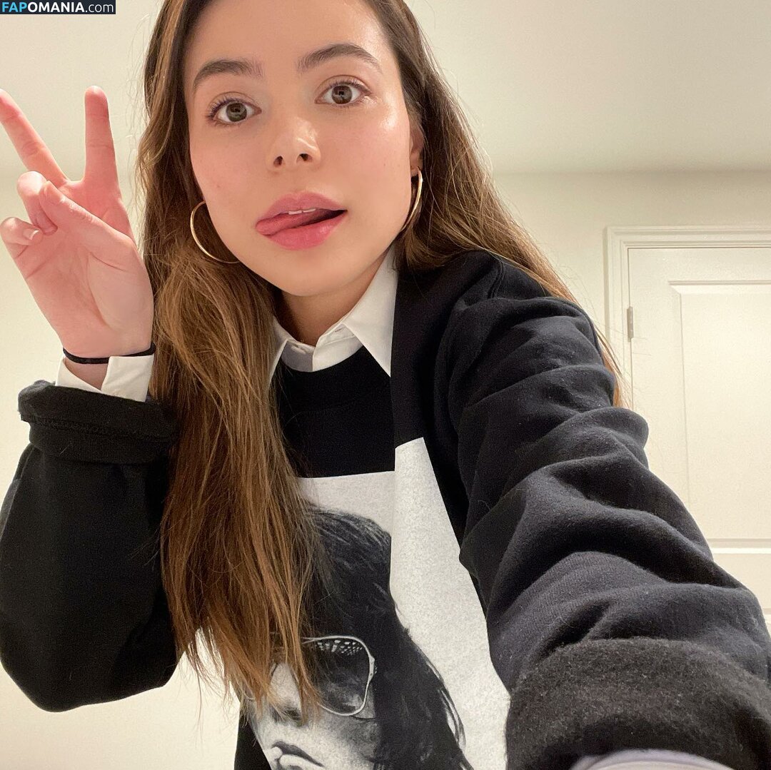 Miranda Cosgrove / MirandaCosgrove / onlyfanssz Çıplak OnlyFans  Sızdırılmış Fotoğraf #59