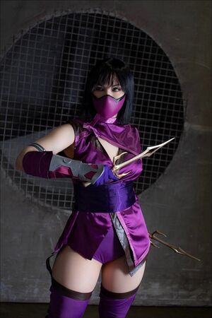 Mortal Kombat Erotic Cosplay