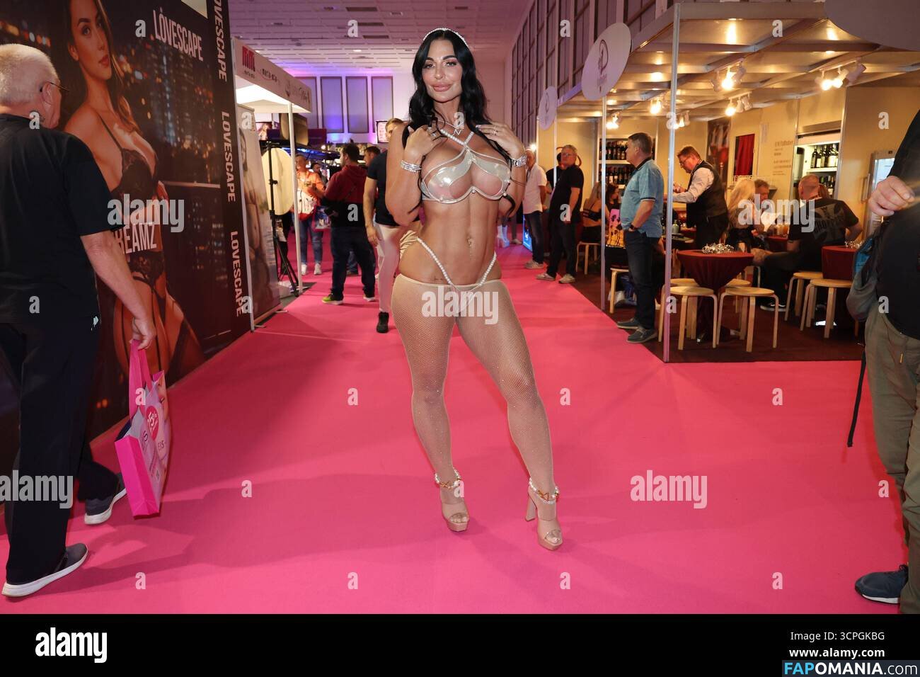 Nadin Kerastas Çıplak OnlyFans  Sızdırılmış Fotoğraf #8