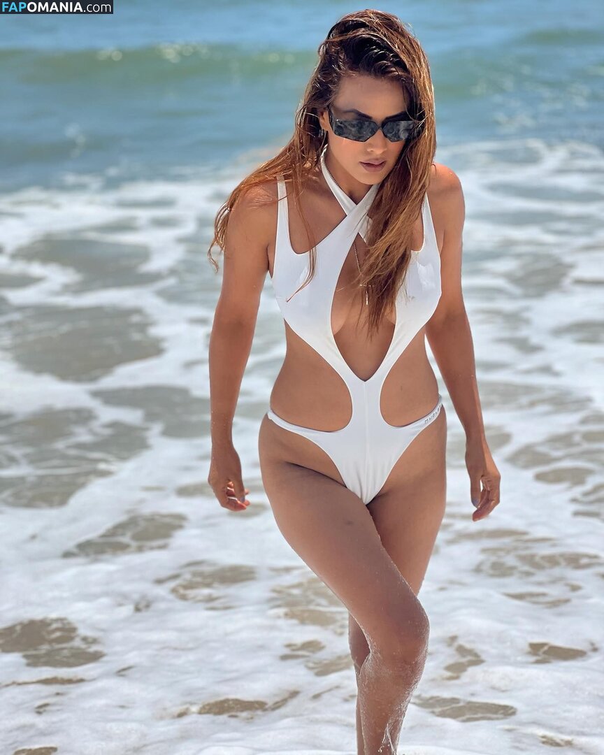 Nia Sharma Çıplak OnlyFans  Sızdırılmış Fotoğraf #20