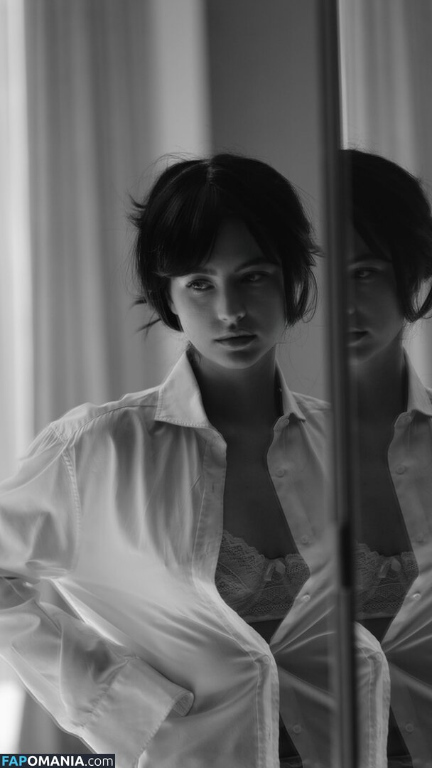 Pauline Maugauin / Pola Petrenko / polapetrenko Çıplak OnlyFans  Sızdırılmış Fotoğraf #5