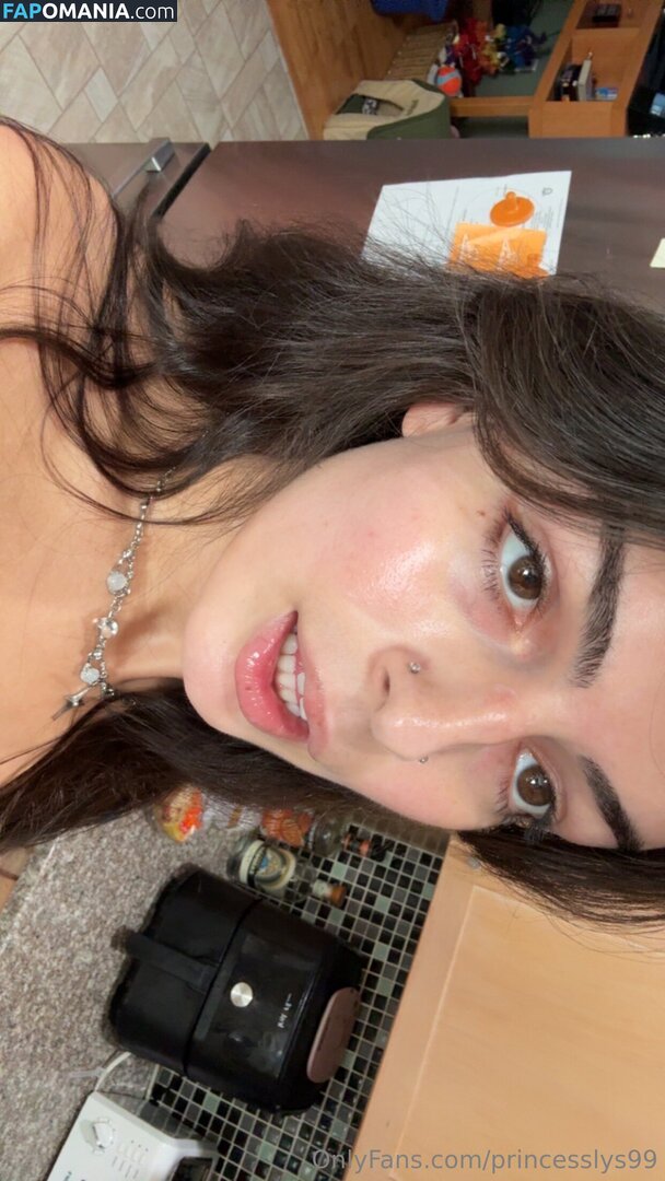 princesslys99 / princesslyss99 Çıplak OnlyFans  Sızdırılmış Fotoğraf #1