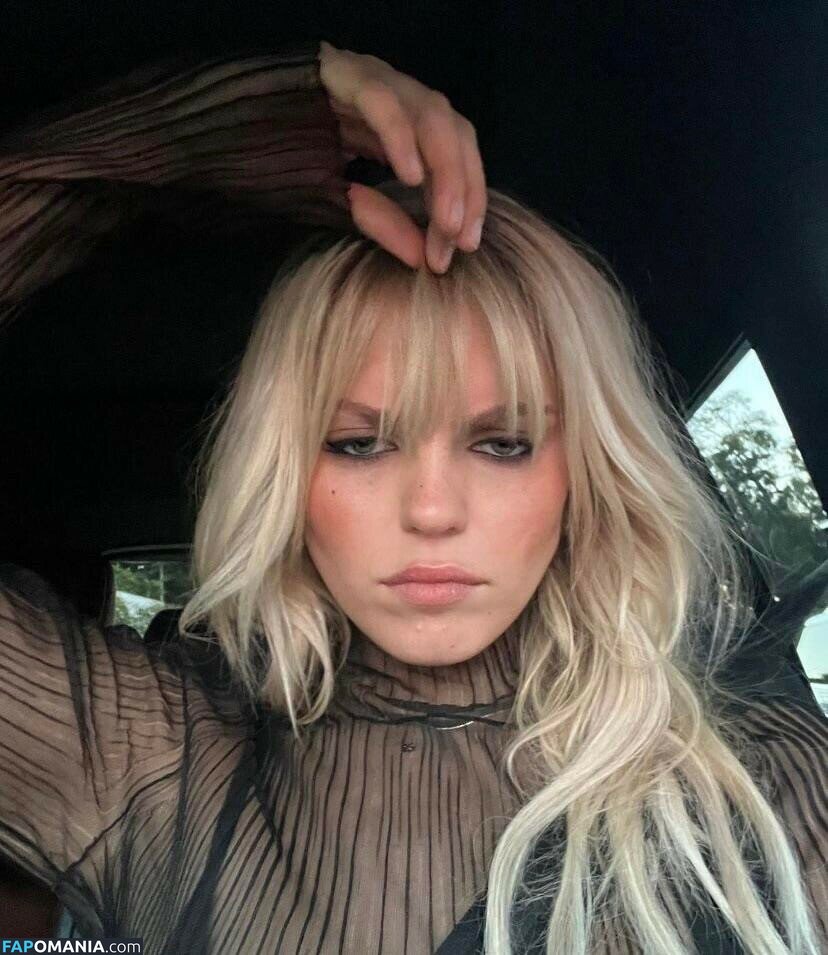 Renee Rapp / reneerapp Çıplak OnlyFans  Sızdırılmış Fotoğraf #4