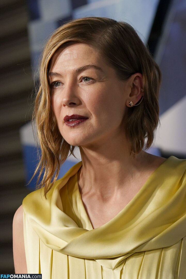 Rosamund Pike / mspike Çıplak OnlyFans  Sızdırılmış Fotoğraf #111