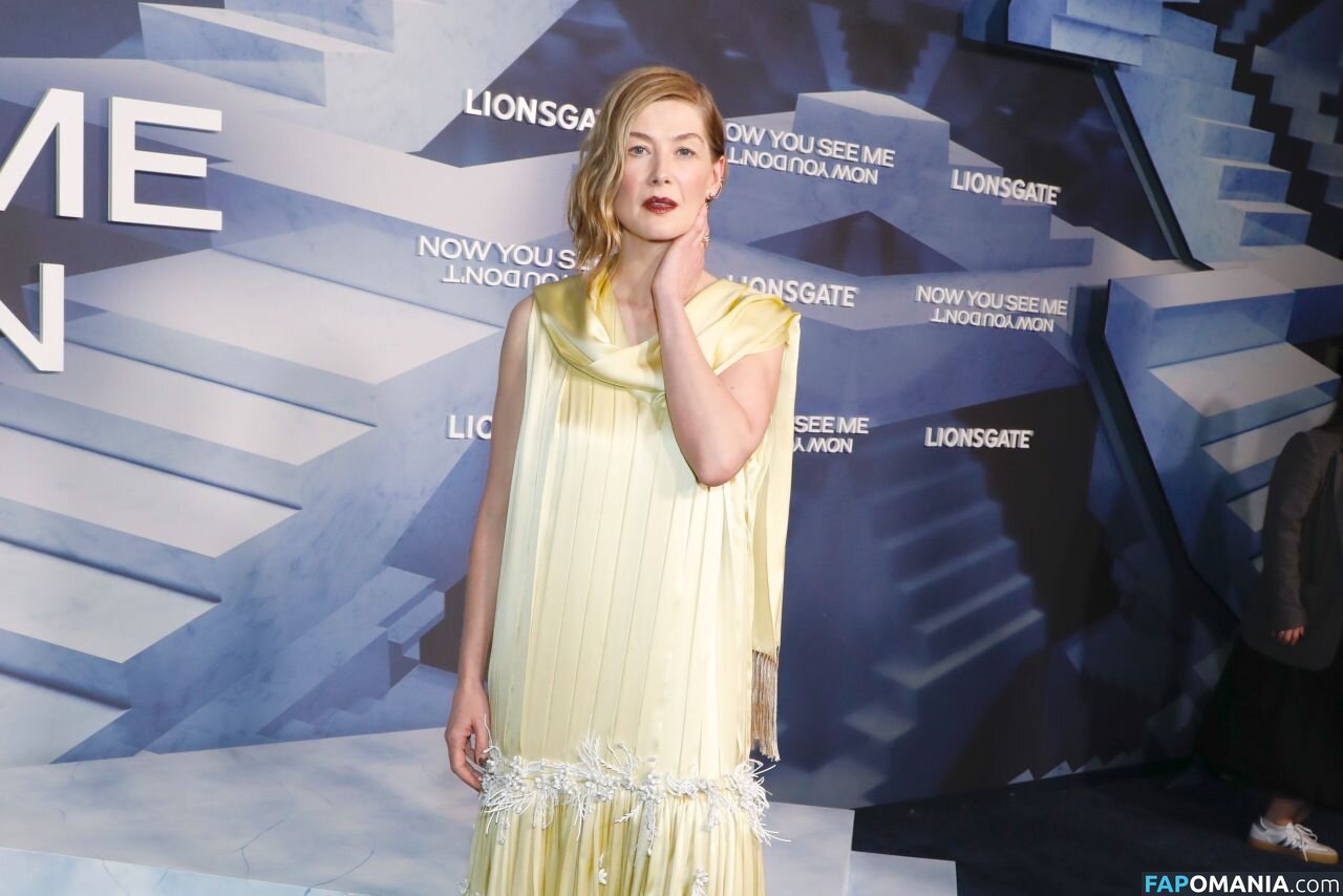 Rosamund Pike / mspike Çıplak OnlyFans  Sızdırılmış Fotoğraf #114