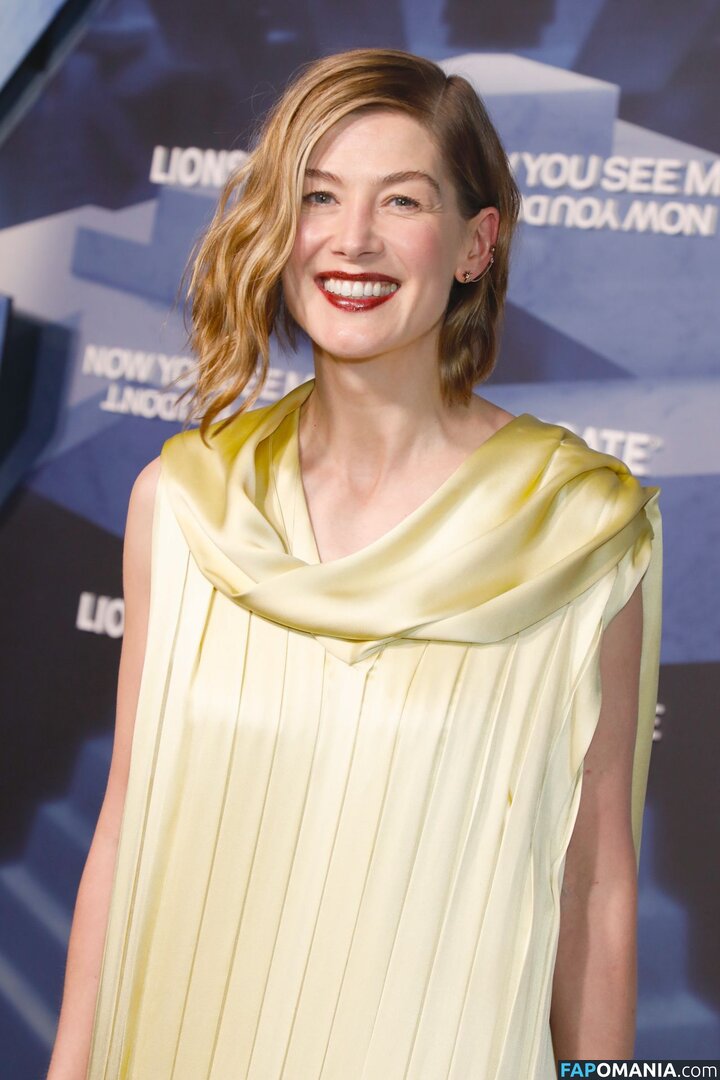 Rosamund Pike / mspike Çıplak OnlyFans  Sızdırılmış Fotoğraf #115