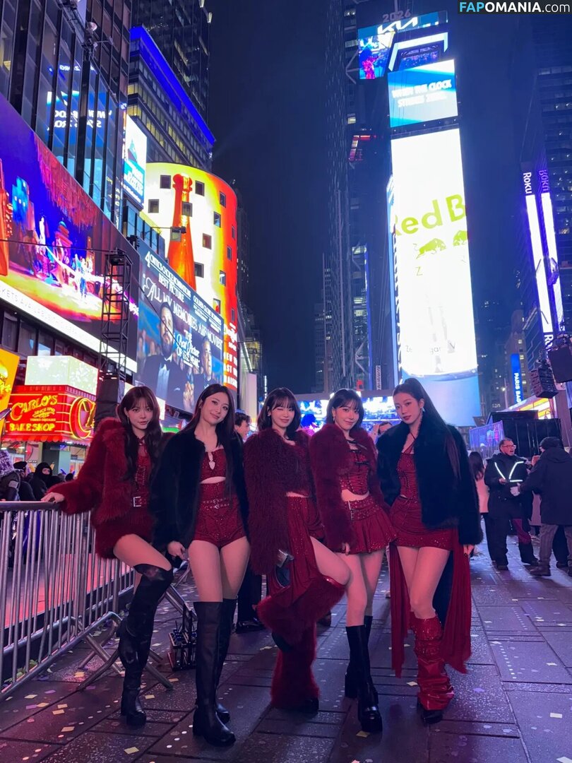 39saku_chan / LESSERAFIM / Sakura Miyawaki 宮脇 咲良 Çıplak OnlyFans  Sızdırılmış Fotoğraf #4