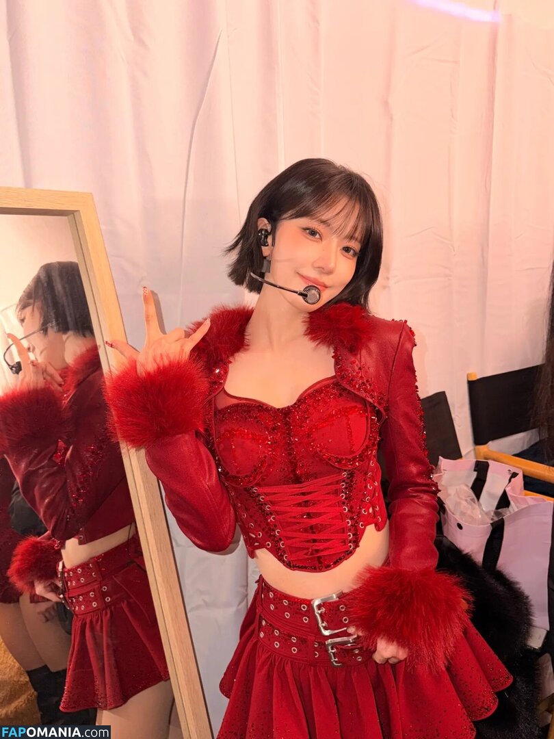 39saku_chan / LESSERAFIM / Sakura Miyawaki 宮脇 咲良 Çıplak OnlyFans  Sızdırılmış Fotoğraf #7