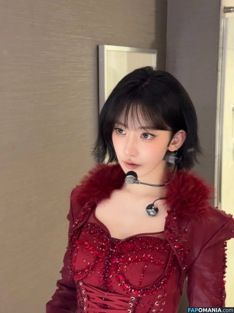 39saku_chan / LESSERAFIM / Sakura Miyawaki 宮脇 咲良 Çıplak OnlyFans  Sızdırılmış Fotoğraf #9