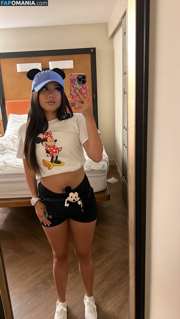 SassySounds ASMR / SassysoundsASMR / sassyselenaaaa / selenaaasasmr Çıplak OnlyFans  Sızdırılmış Fotoğraf #11