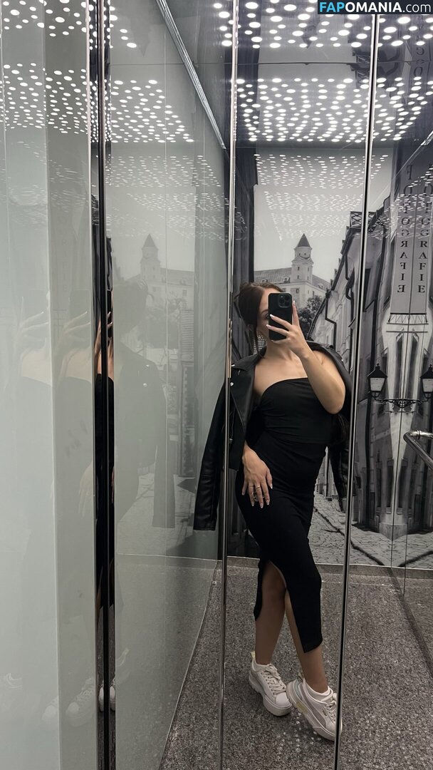 eminkarosikova / emrosik_ / secretofema Çıplak OnlyFans  Sızdırılmış Fotoğraf #5