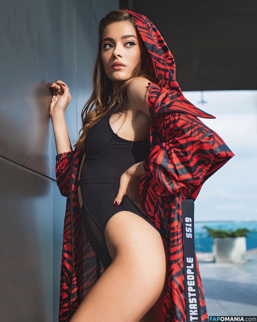 Simay Barlas Çıplak OnlyFans  Sızdırılmış Fotoğraf #3