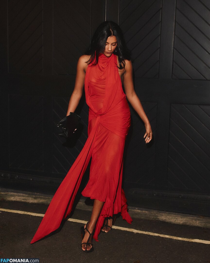 Simone Ashley / simoneashley Çıplak OnlyFans  Sızdırılmış Fotoğraf #4