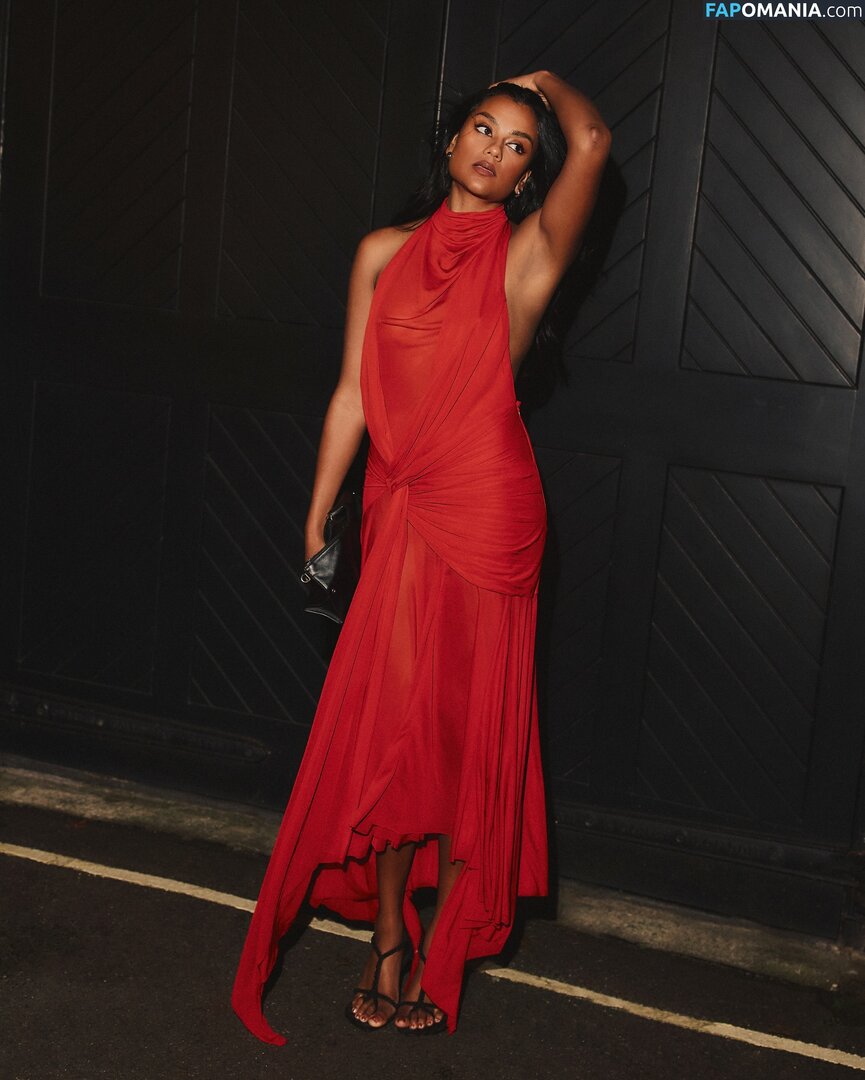 Simone Ashley / simoneashley Çıplak OnlyFans  Sızdırılmış Fotoğraf #6