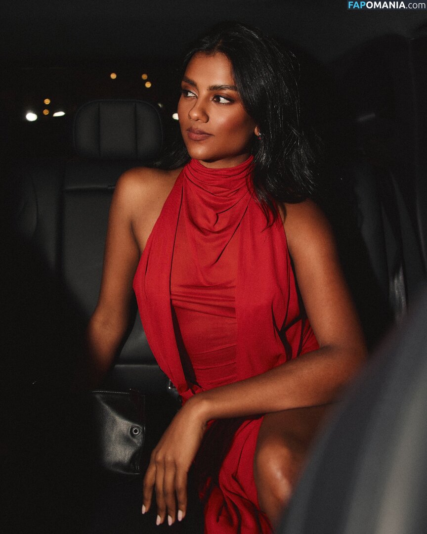 Simone Ashley / simoneashley Çıplak OnlyFans  Sızdırılmış Fotoğraf #7