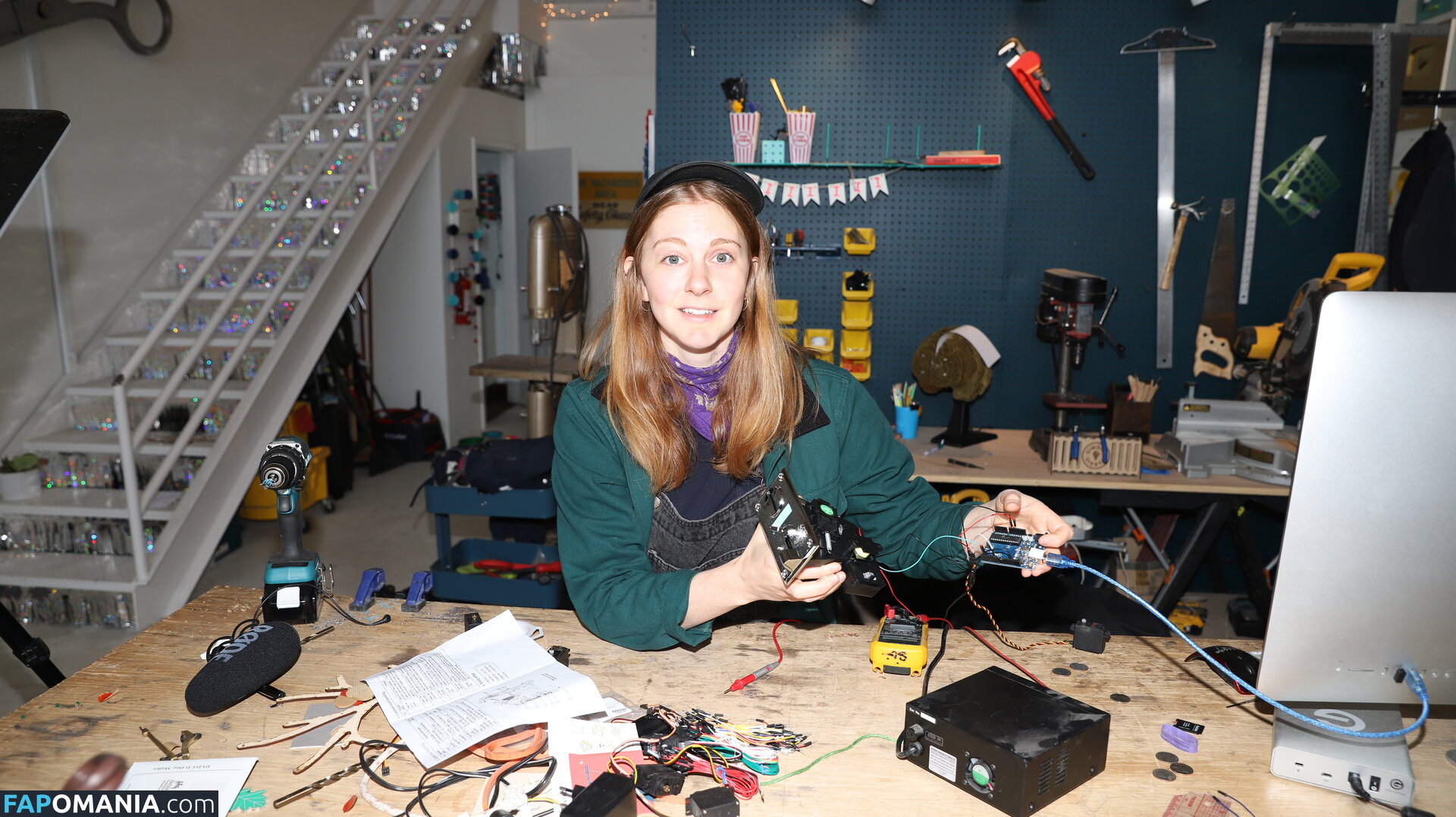 Simone Giertz / simonegiertz Çıplak OnlyFans  Sızdırılmış Fotoğraf #4