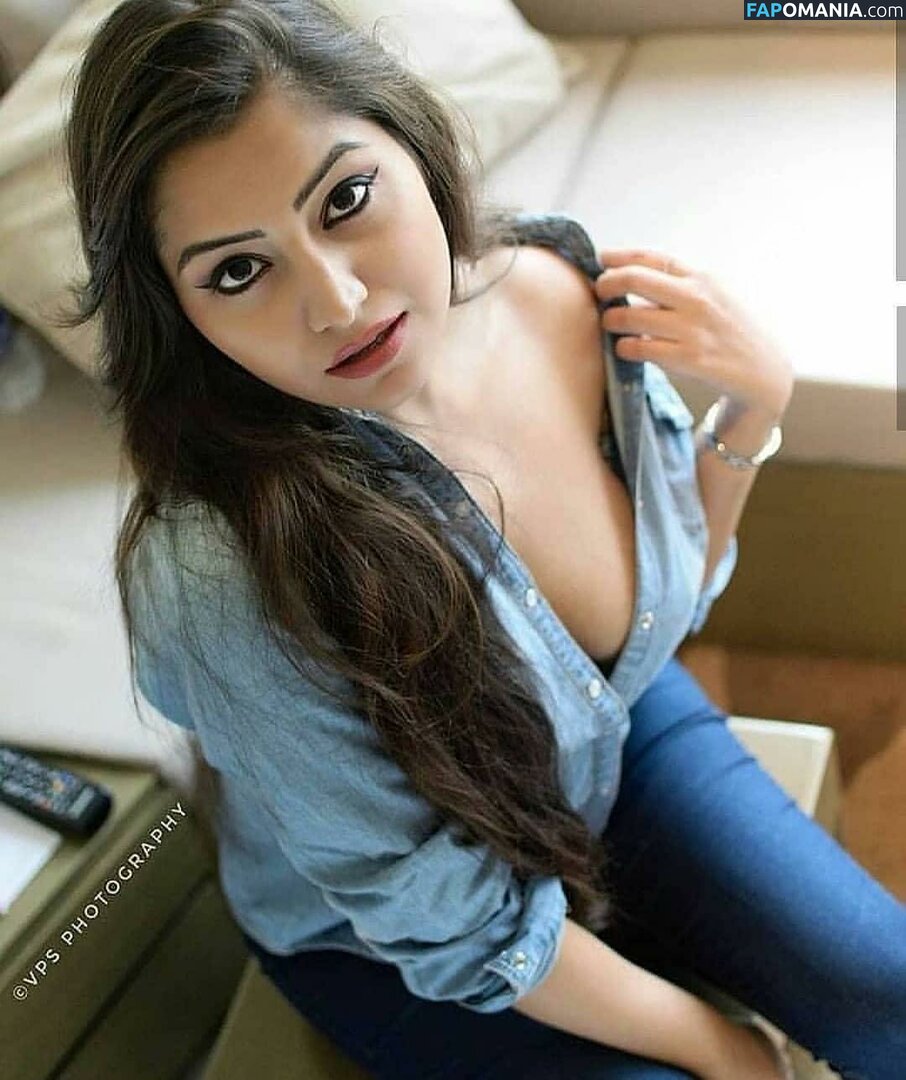 Simran Kaur Hundal Çıplak OnlyFans  Sızdırılmış Fotoğraf #2