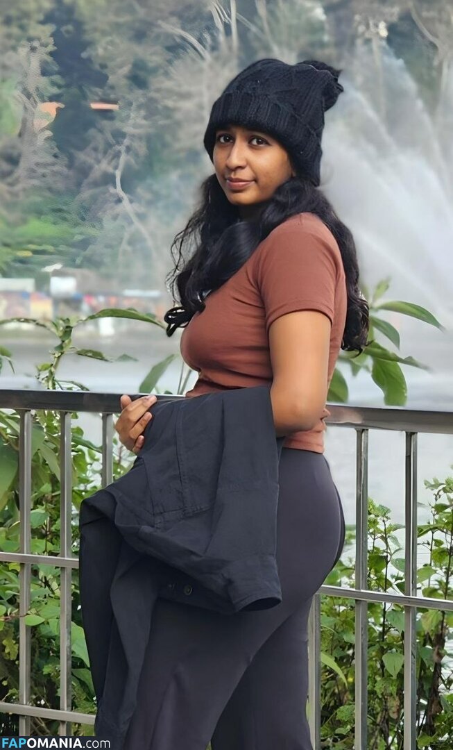 sneetha / sneetha poori Çıplak OnlyFans  Sızdırılmış Fotoğraf #1