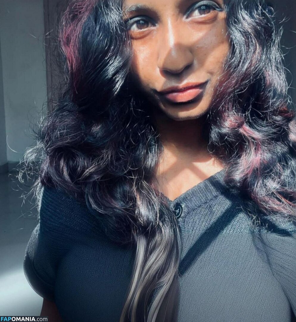 sneetha / sneetha poori Çıplak OnlyFans  Sızdırılmış Fotoğraf #2