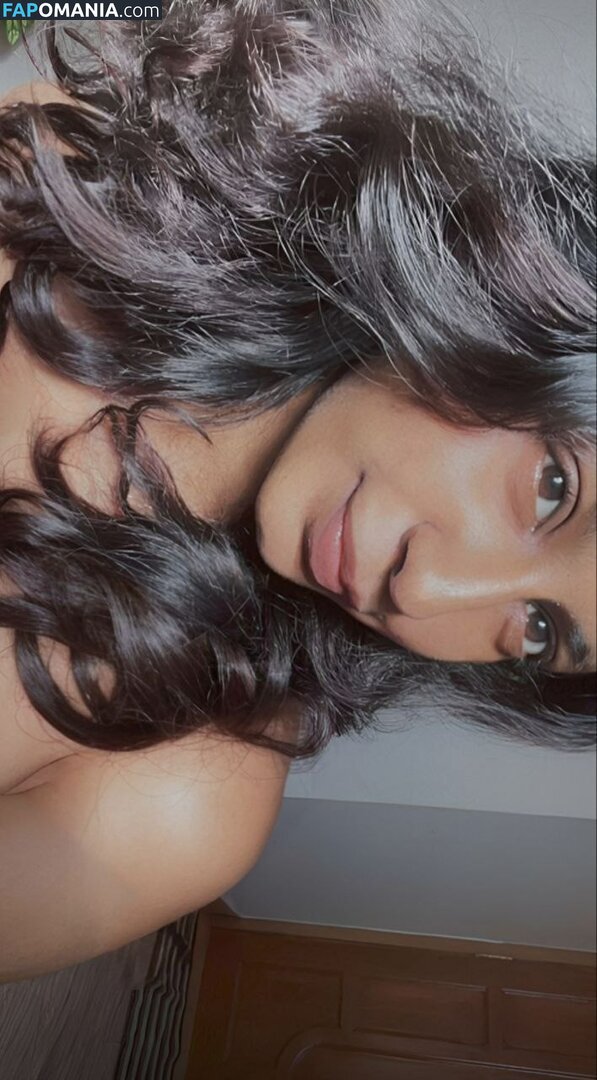 sneetha / sneetha poori Çıplak OnlyFans  Sızdırılmış Fotoğraf #3