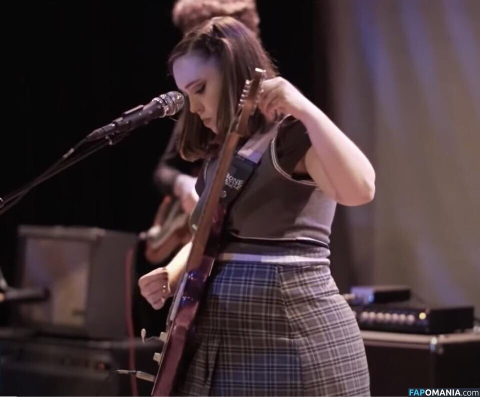 Soccer Mommy / Sophia Allison / soccermommyband Çıplak OnlyFans  Sızdırılmış Fotoğraf #3