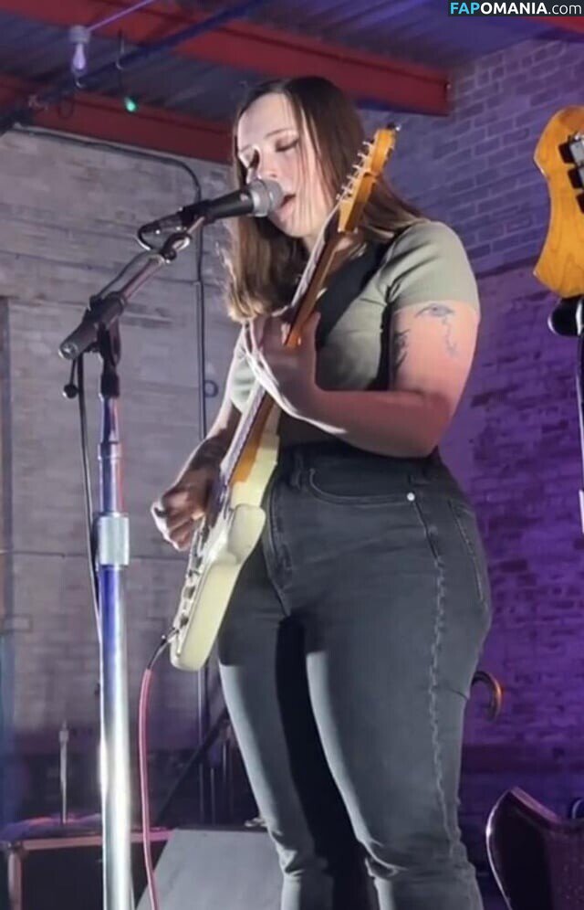 Soccer Mommy / Sophia Allison / soccermommyband Çıplak OnlyFans  Sızdırılmış Fotoğraf #4