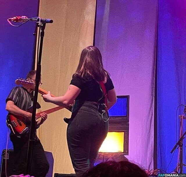 Soccer Mommy / Sophia Allison / soccermommyband Çıplak OnlyFans  Sızdırılmış Fotoğraf #5