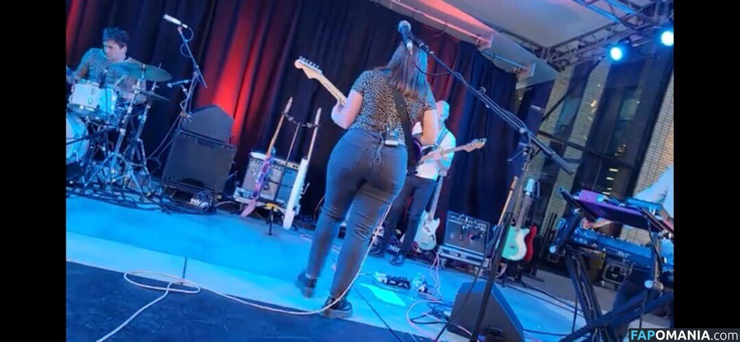 Soccer Mommy / Sophia Allison / soccermommyband Çıplak OnlyFans  Sızdırılmış Fotoğraf #6