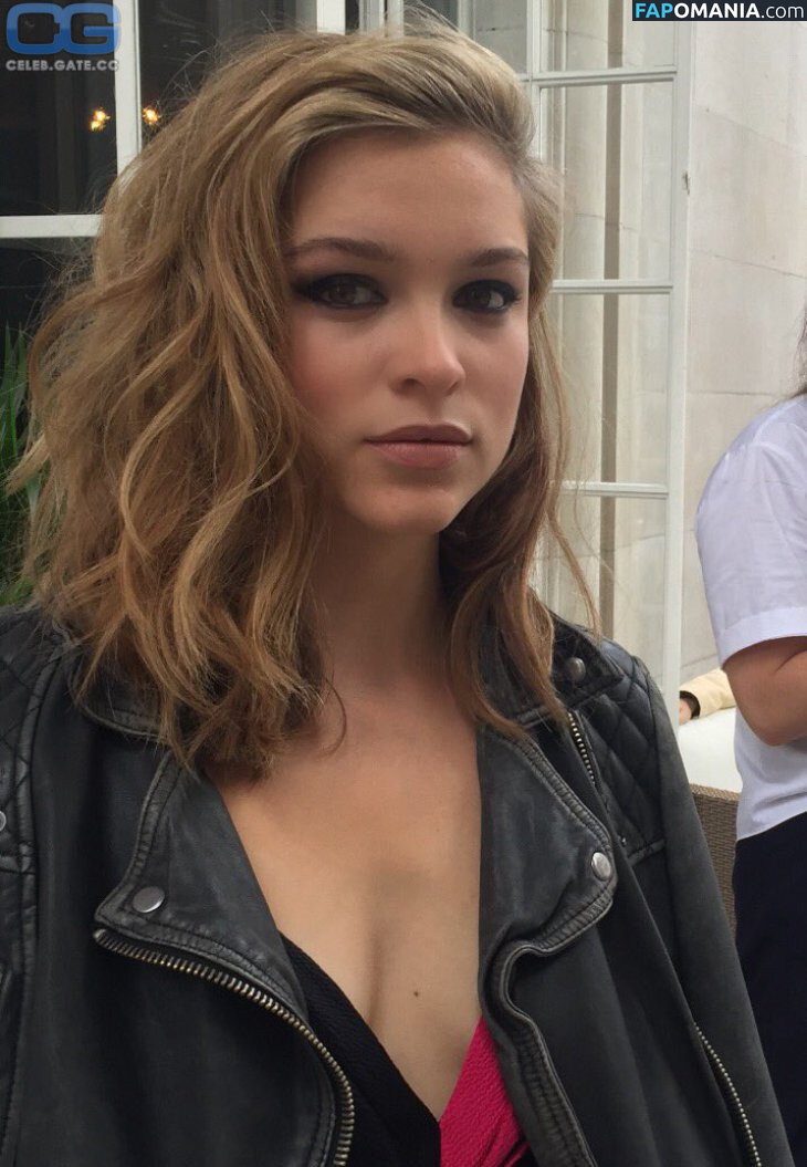 Sophie Cookson Çıplak OnlyFans  Sızdırılmış Fotoğraf #3