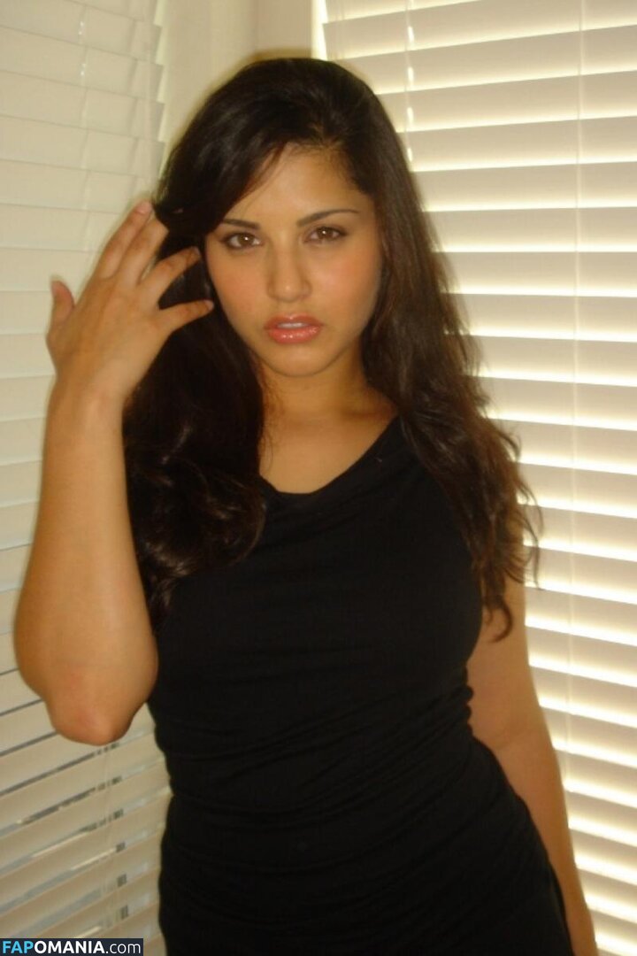 Sunny Leone / https: / sunnyleone Çıplak OnlyFans  Sızdırılmış Fotoğraf #8