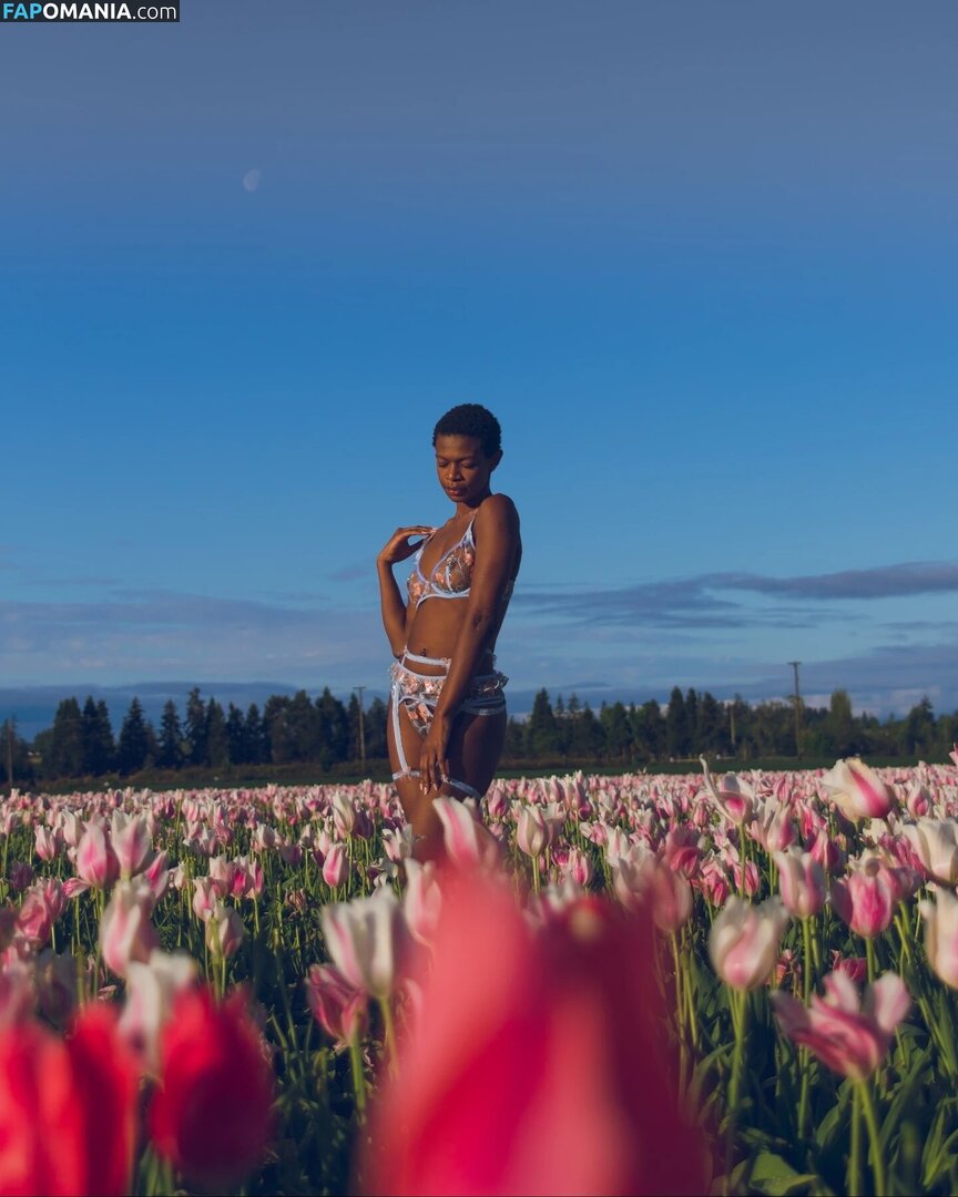 Autumn / autumn.busayo / autumnbusayo / sveltegoddess Çıplak OnlyFans  Sızdırılmış Fotoğraf #5