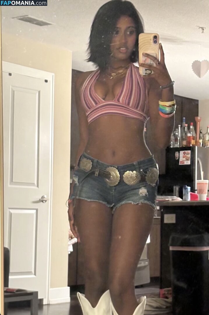 Thya Sridharan / thya.sridharan Çıplak OnlyFans  Sızdırılmış Fotoğraf #3