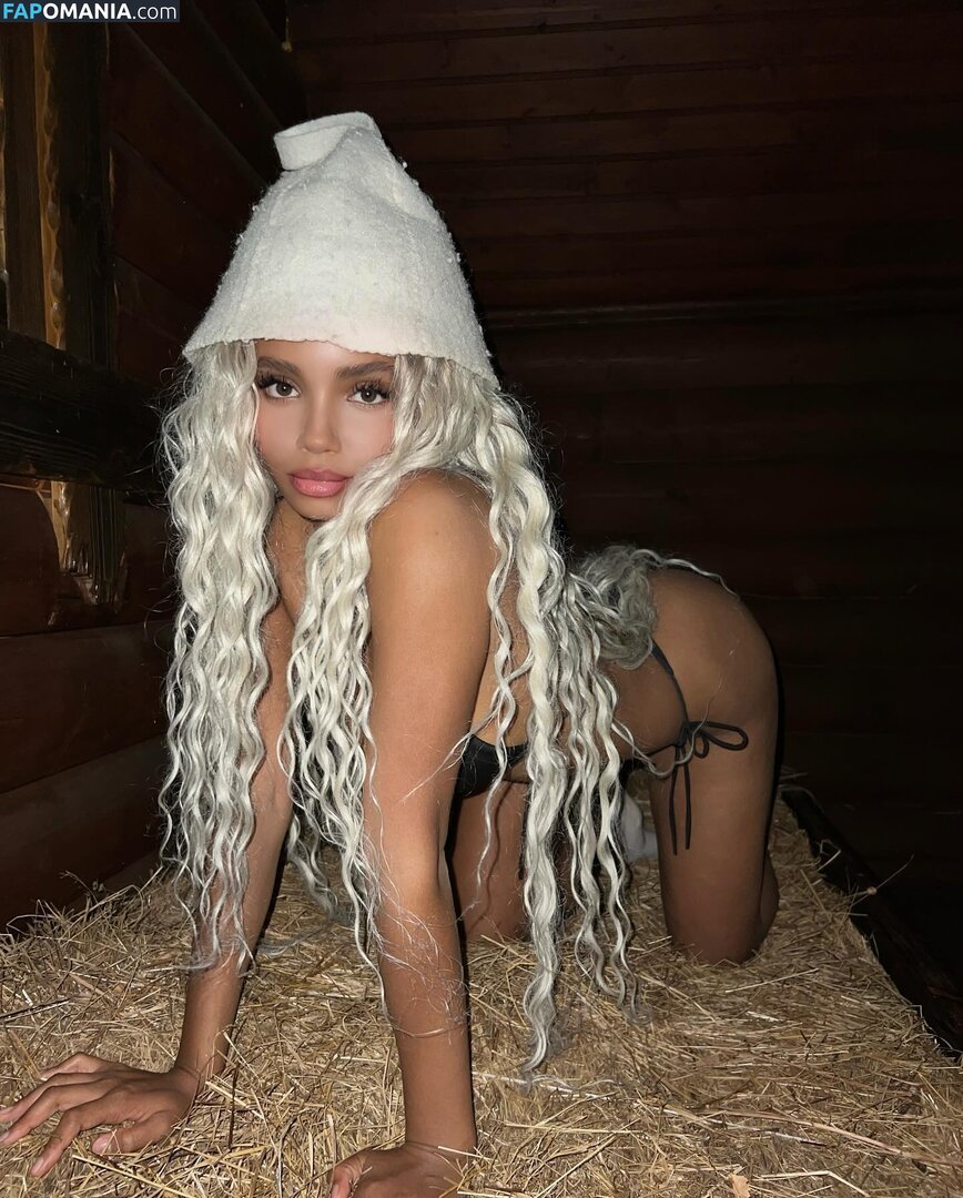 Tosyandra / victoriaonofomi Çıplak OnlyFans  Sızdırılmış Fotoğraf #3