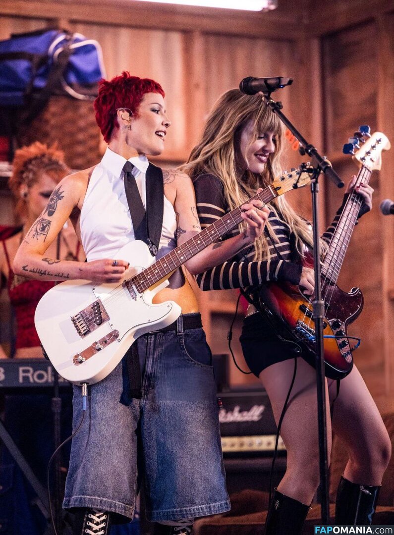 Maneskin bassist / Victoria De Angelis / vicdeangelis Çıplak OnlyFans  Sızdırılmış Fotoğraf #1075